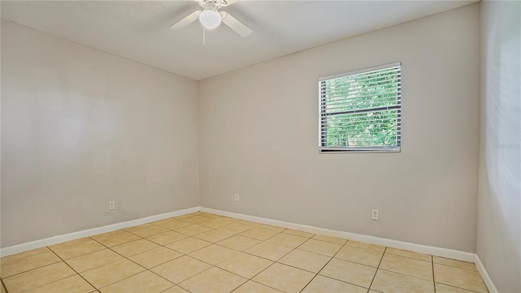 For Rent: $1,300 (2 beds, 1 baths, 812 Square Feet)