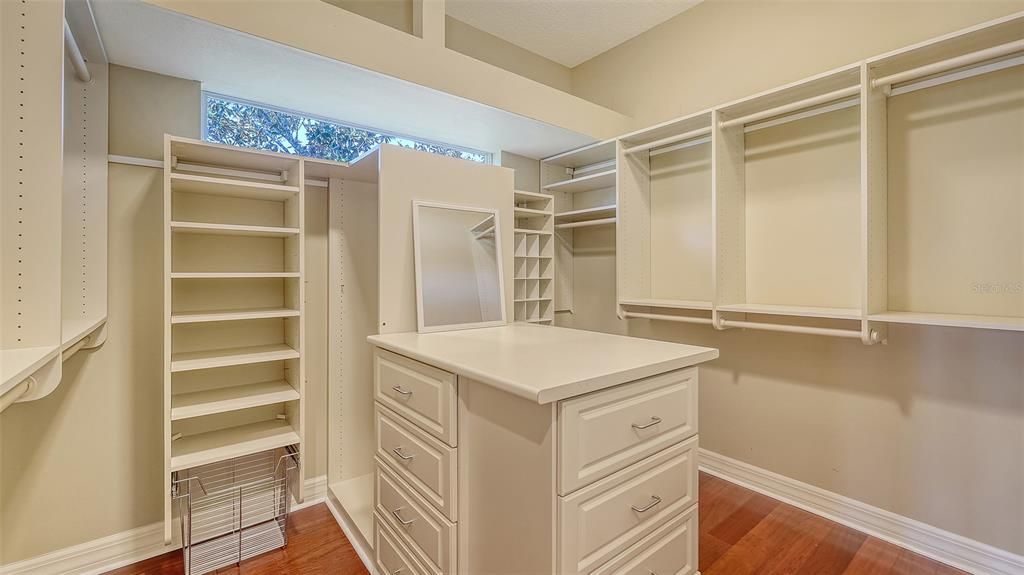 En Venta: $1,799,000 (3 camas, 3 baños, 3778 Pies cuadrados)