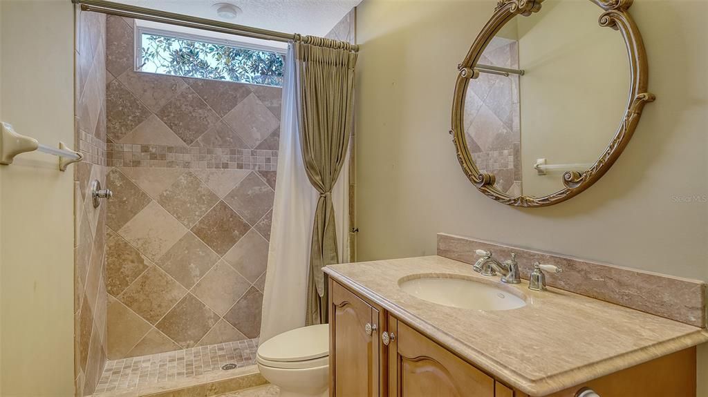 En Venta: $1,799,000 (3 camas, 3 baños, 3778 Pies cuadrados)