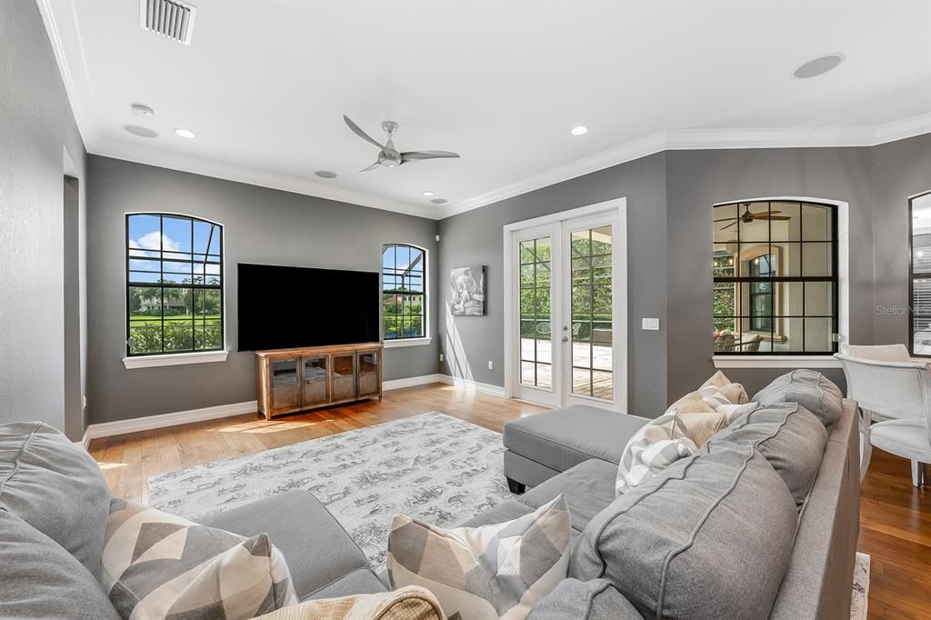 For Sale: $1,350,000 (6 beds, 5 baths, 4125 Square Feet)