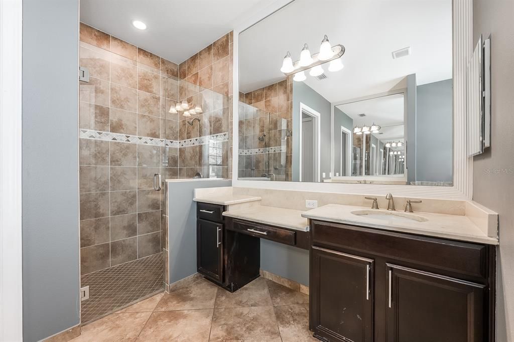 For Sale: $1,350,000 (6 beds, 5 baths, 4125 Square Feet)