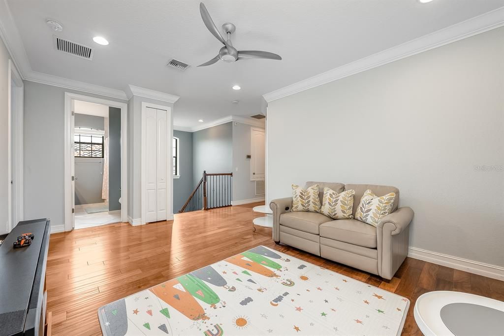 For Sale: $1,350,000 (6 beds, 5 baths, 4125 Square Feet)