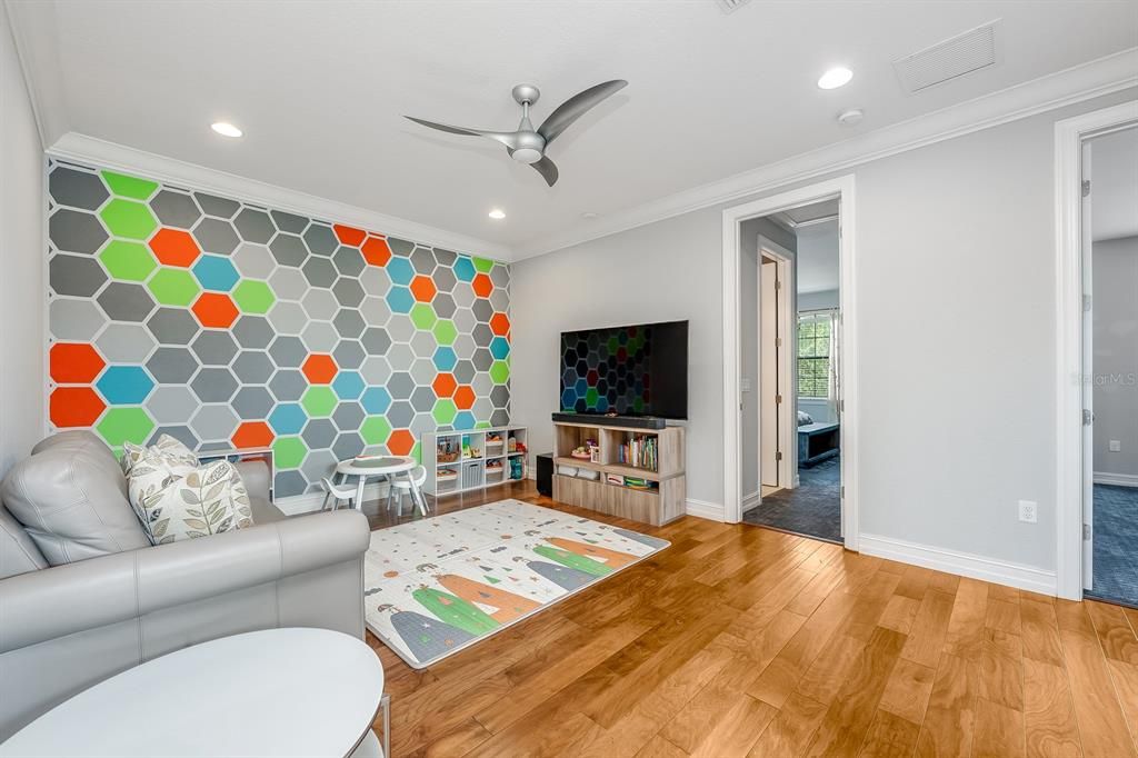 For Sale: $1,350,000 (6 beds, 5 baths, 4125 Square Feet)