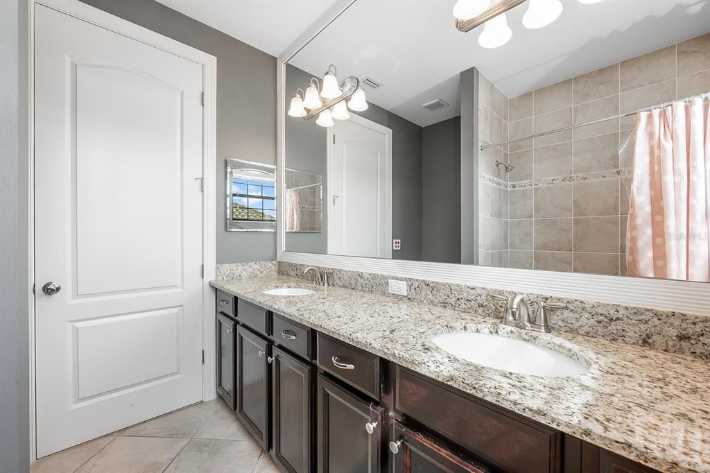 For Sale: $1,350,000 (6 beds, 5 baths, 4125 Square Feet)