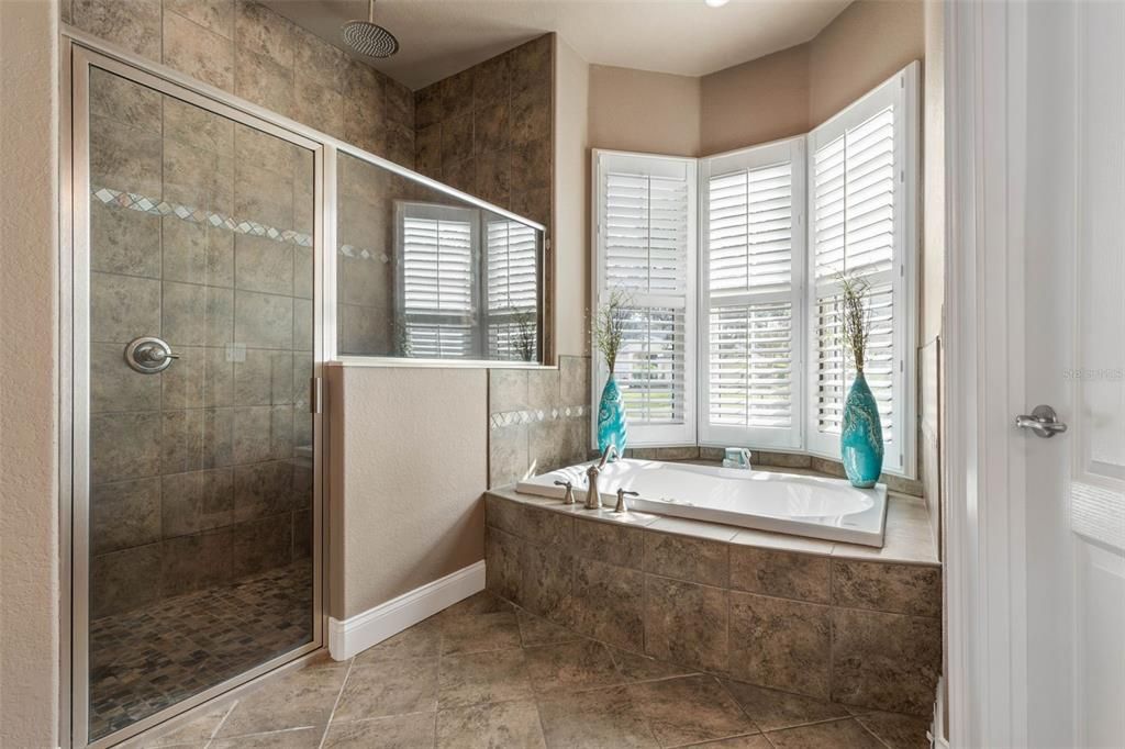 For Sale: $825,000 (5 beds, 4 baths, 3300 Square Feet)