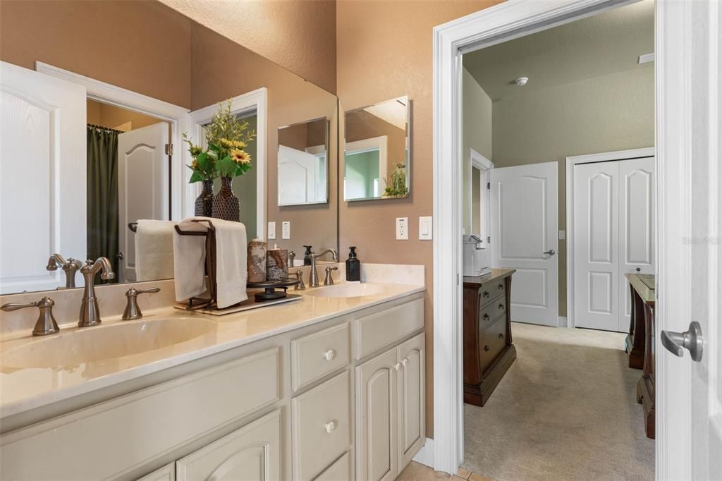 For Sale: $825,000 (5 beds, 4 baths, 3300 Square Feet)