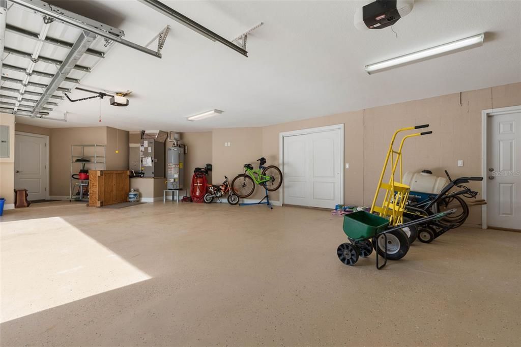 For Sale: $825,000 (5 beds, 4 baths, 3300 Square Feet)