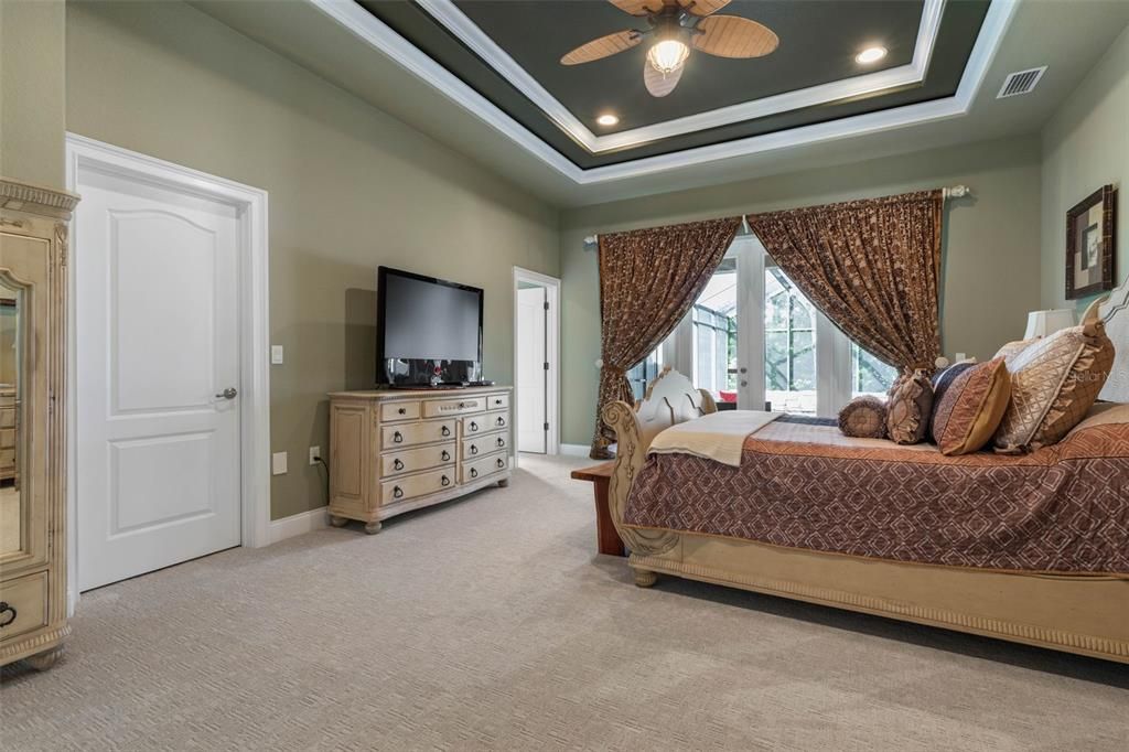 For Sale: $825,000 (5 beds, 4 baths, 3300 Square Feet)