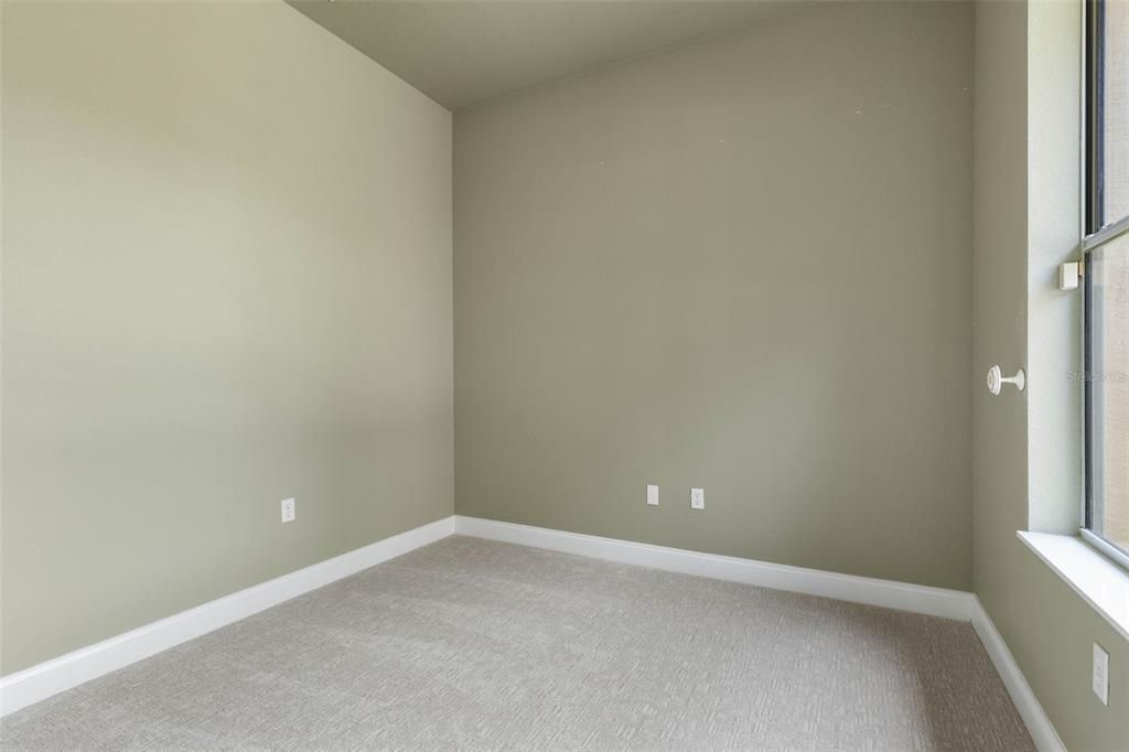 For Sale: $825,000 (5 beds, 4 baths, 3300 Square Feet)