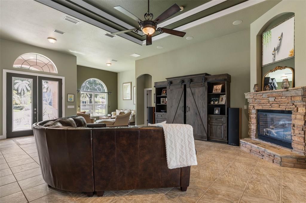 For Sale: $825,000 (5 beds, 4 baths, 3300 Square Feet)