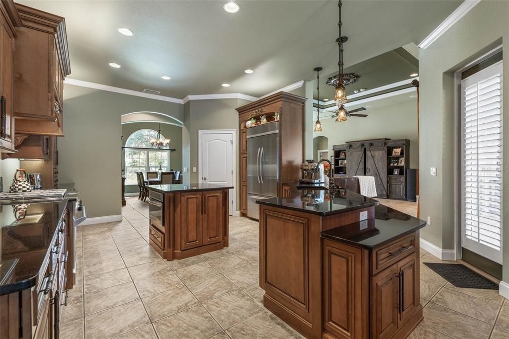 For Sale: $825,000 (5 beds, 4 baths, 3300 Square Feet)