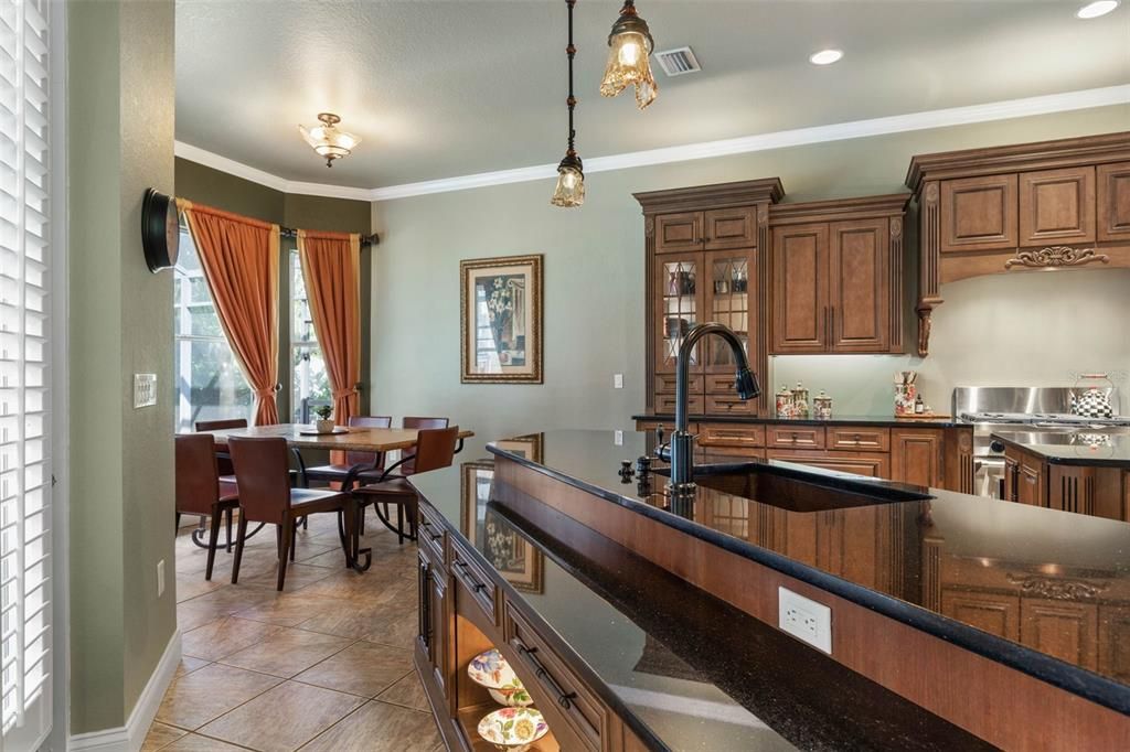 For Sale: $825,000 (5 beds, 4 baths, 3300 Square Feet)