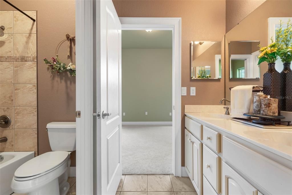 For Sale: $825,000 (5 beds, 4 baths, 3300 Square Feet)