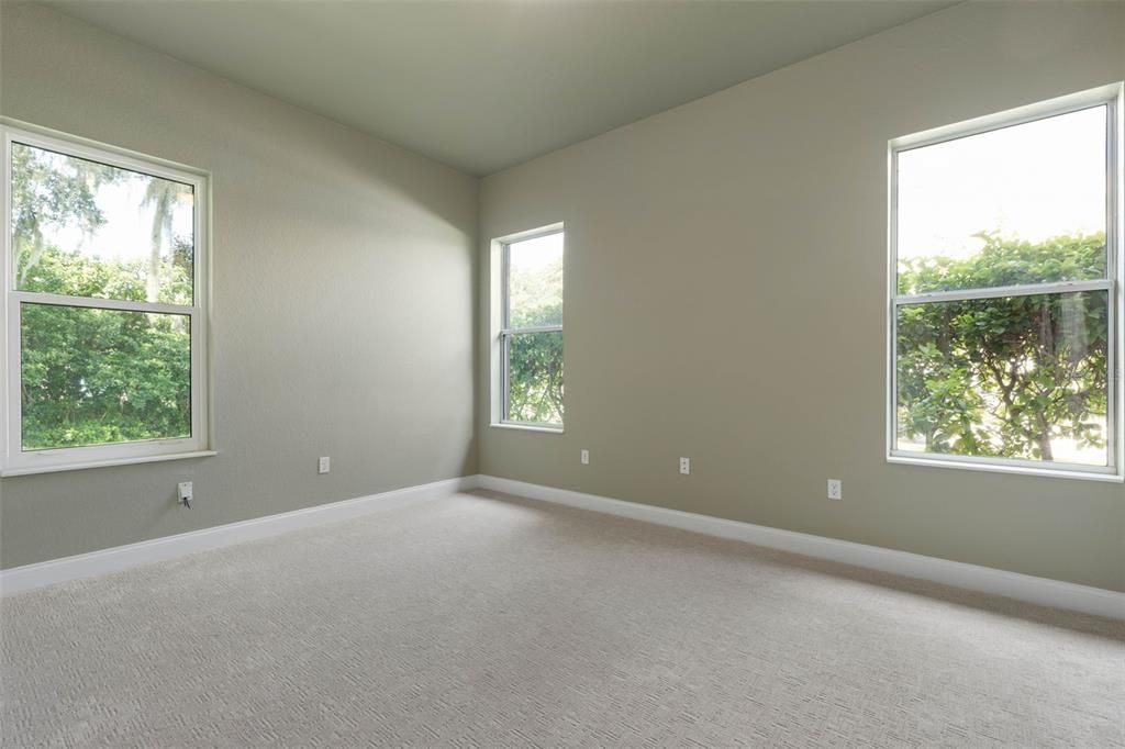 For Sale: $825,000 (5 beds, 4 baths, 3300 Square Feet)