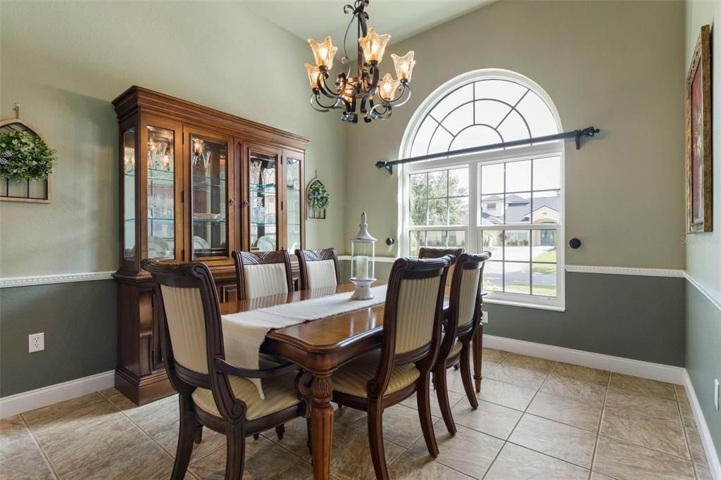 For Sale: $825,000 (5 beds, 4 baths, 3300 Square Feet)