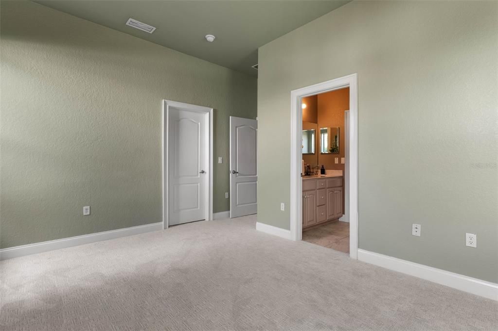 For Sale: $825,000 (5 beds, 4 baths, 3300 Square Feet)