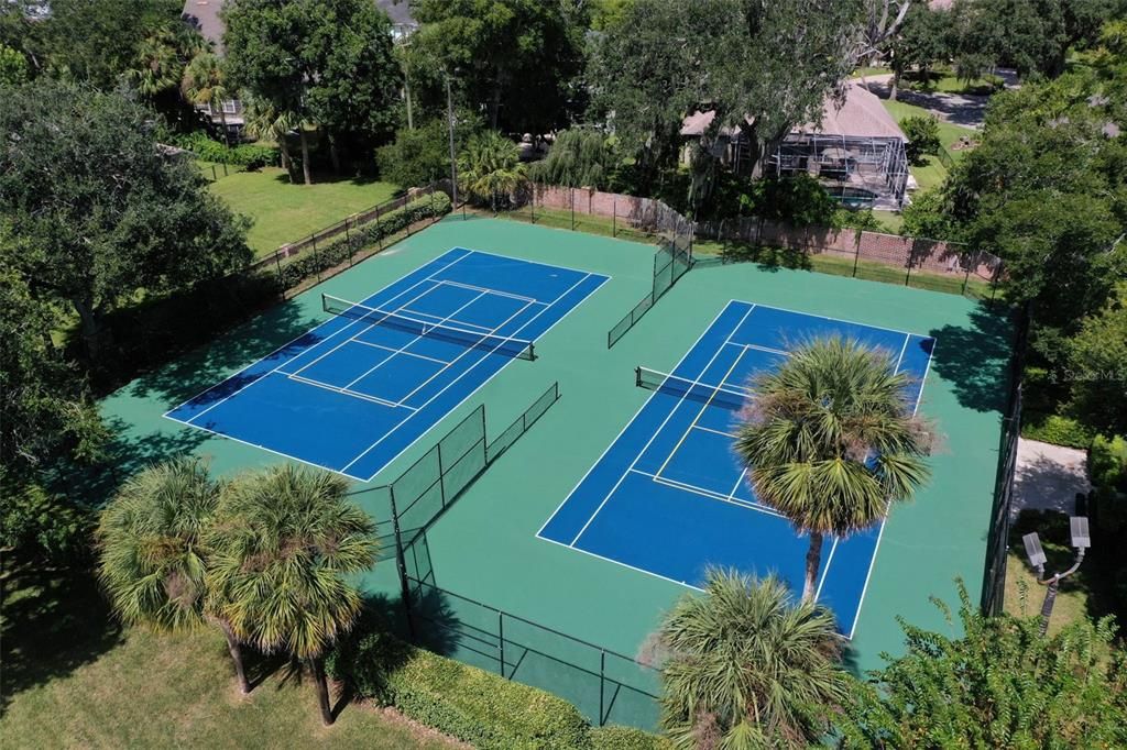 For Sale: $825,000 (5 beds, 4 baths, 3300 Square Feet)