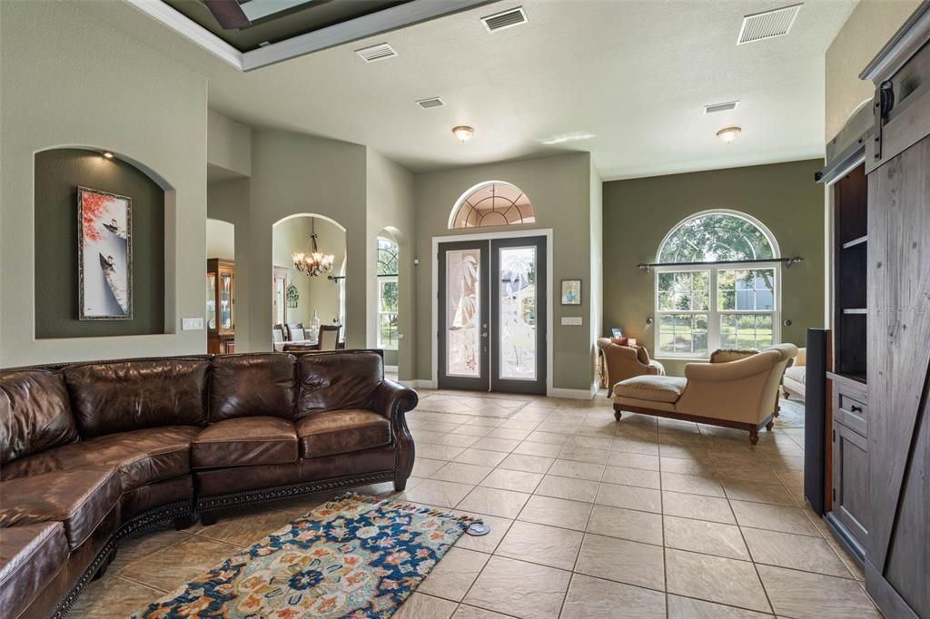 For Sale: $825,000 (5 beds, 4 baths, 3300 Square Feet)