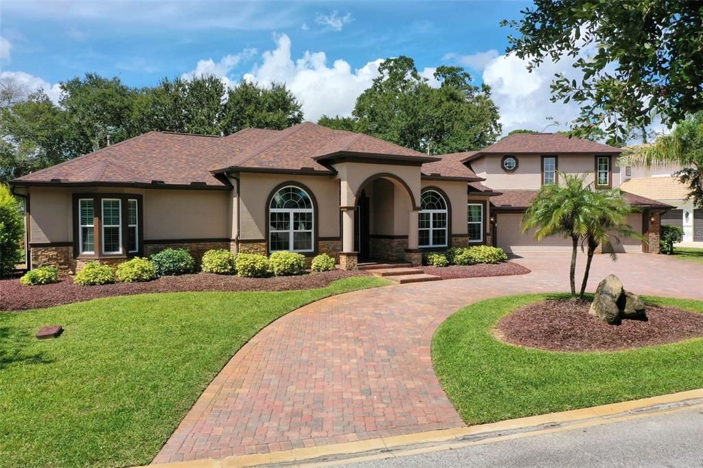 For Sale: $825,000 (5 beds, 4 baths, 3300 Square Feet)