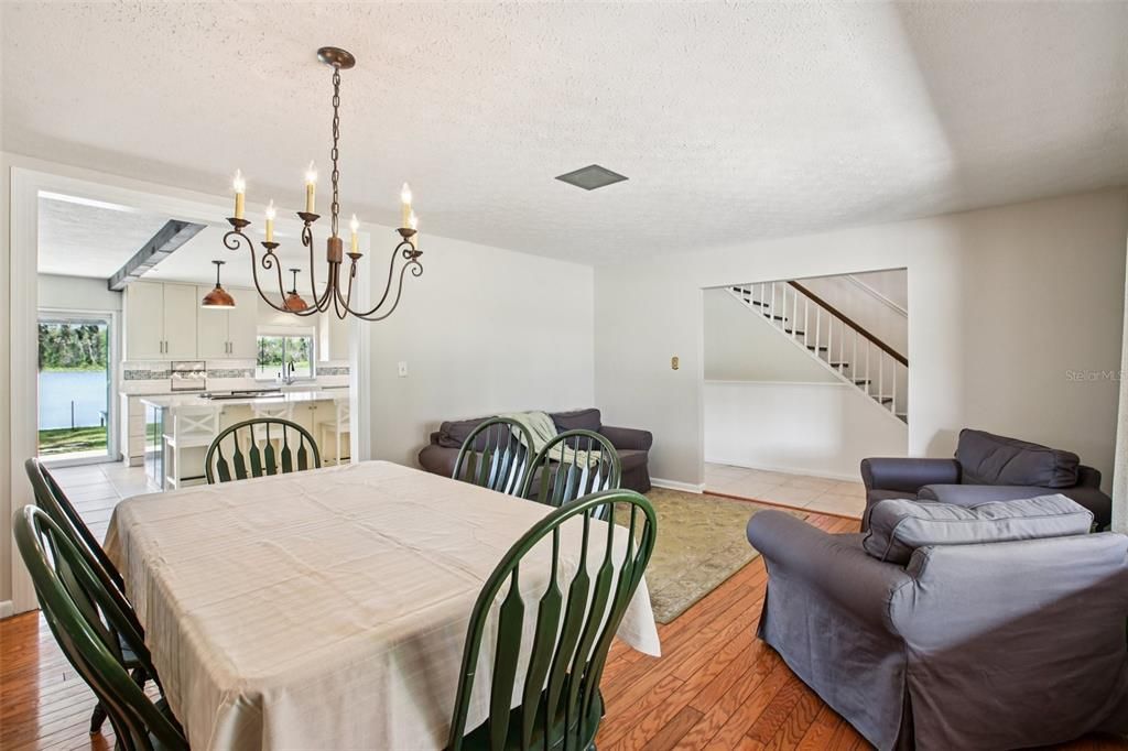 For Sale: $599,999 (3 beds, 3 baths, 2850 Square Feet)