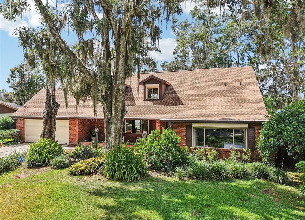 For Sale: $599,999 (3 beds, 3 baths, 2850 Square Feet)