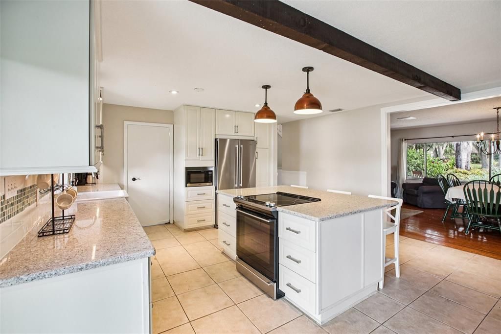 For Sale: $599,999 (3 beds, 3 baths, 2850 Square Feet)