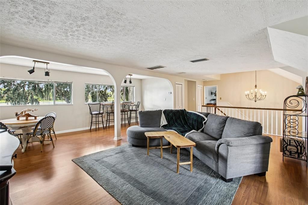 For Sale: $599,999 (3 beds, 3 baths, 2850 Square Feet)