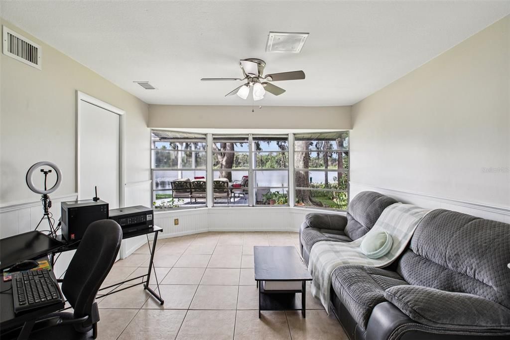 For Sale: $599,999 (3 beds, 3 baths, 2850 Square Feet)