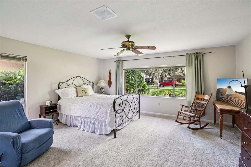 For Sale: $599,999 (3 beds, 3 baths, 2850 Square Feet)