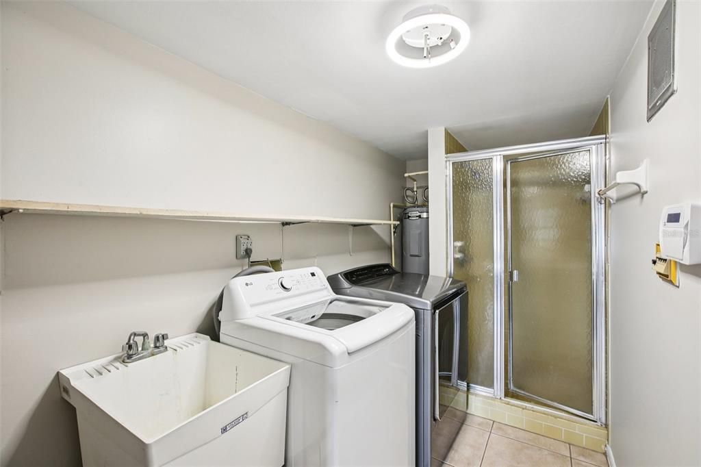 For Sale: $599,999 (3 beds, 3 baths, 2850 Square Feet)