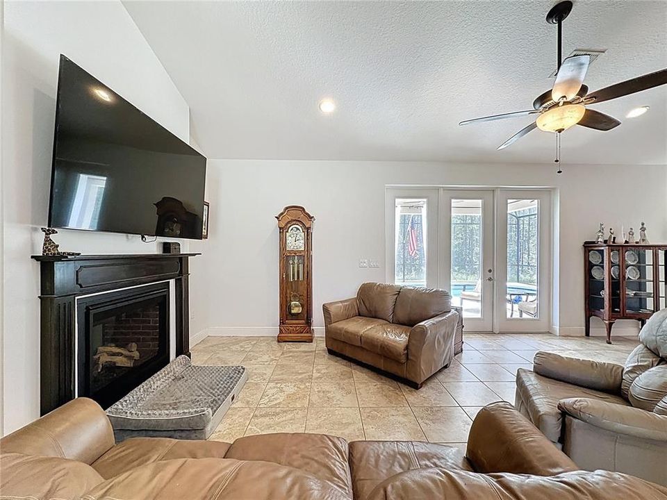 На продажу: $1,065,000 (4 спален, 3 ванн, 2221 Квадратных фут)