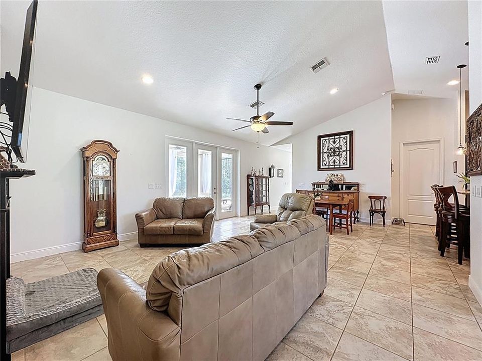 На продажу: $1,065,000 (4 спален, 3 ванн, 2221 Квадратных фут)