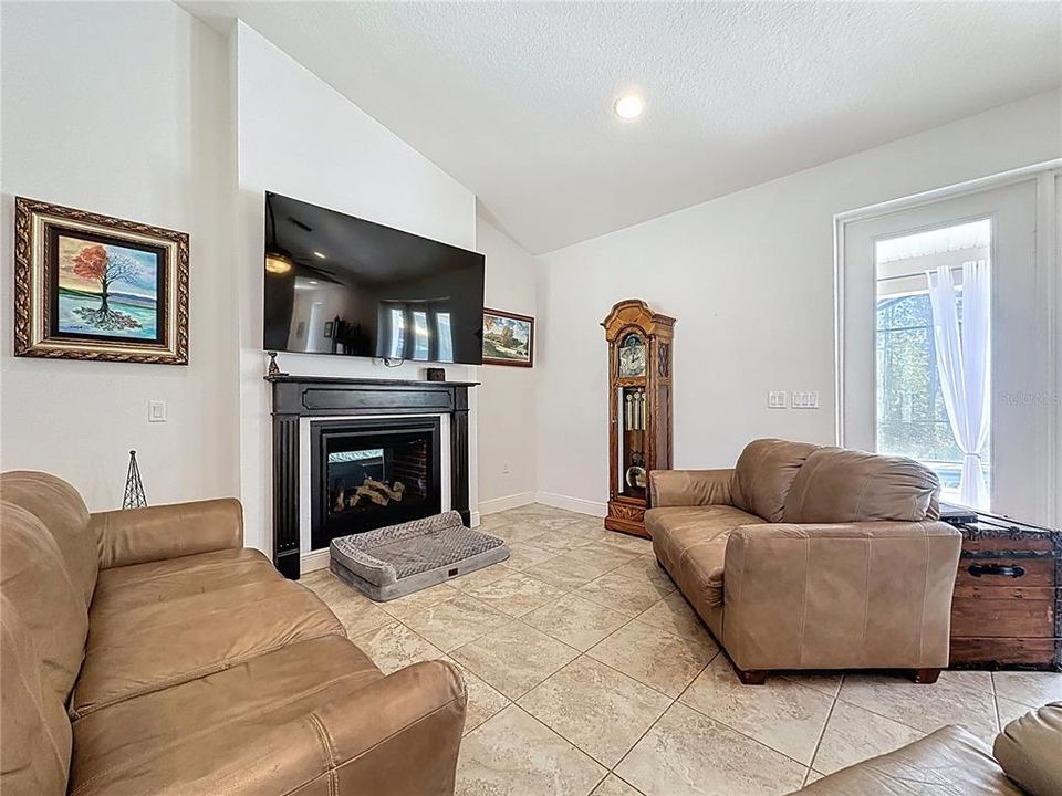 На продажу: $1,065,000 (4 спален, 3 ванн, 2221 Квадратных фут)