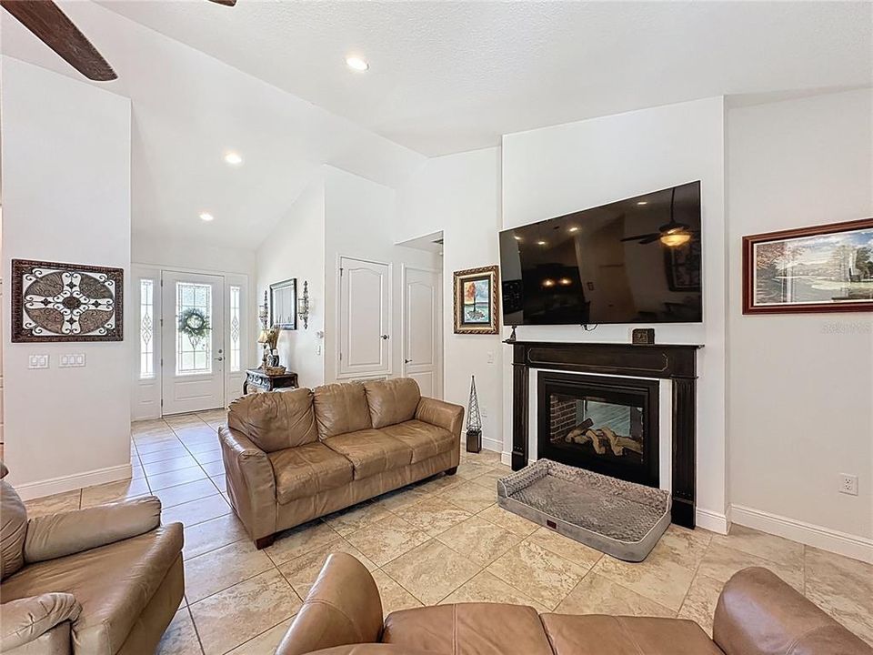 На продажу: $1,065,000 (4 спален, 3 ванн, 2221 Квадратных фут)