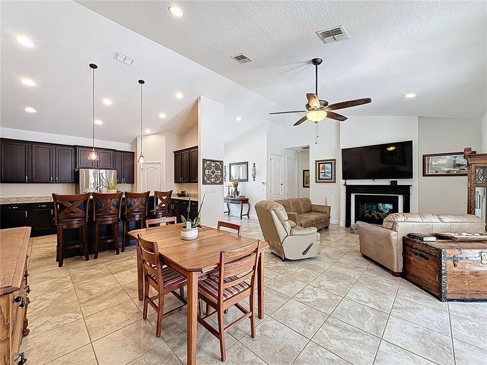 На продажу: $1,065,000 (4 спален, 3 ванн, 2221 Квадратных фут)