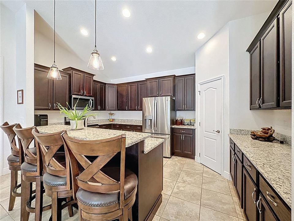 На продажу: $1,065,000 (4 спален, 3 ванн, 2221 Квадратных фут)