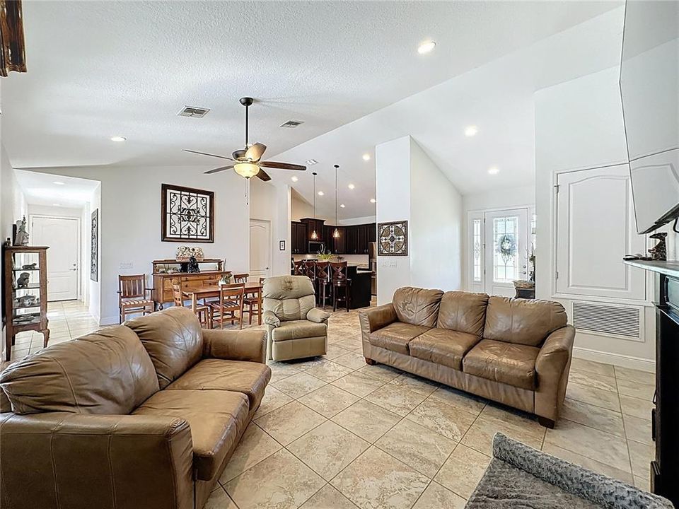 На продажу: $1,065,000 (4 спален, 3 ванн, 2221 Квадратных фут)