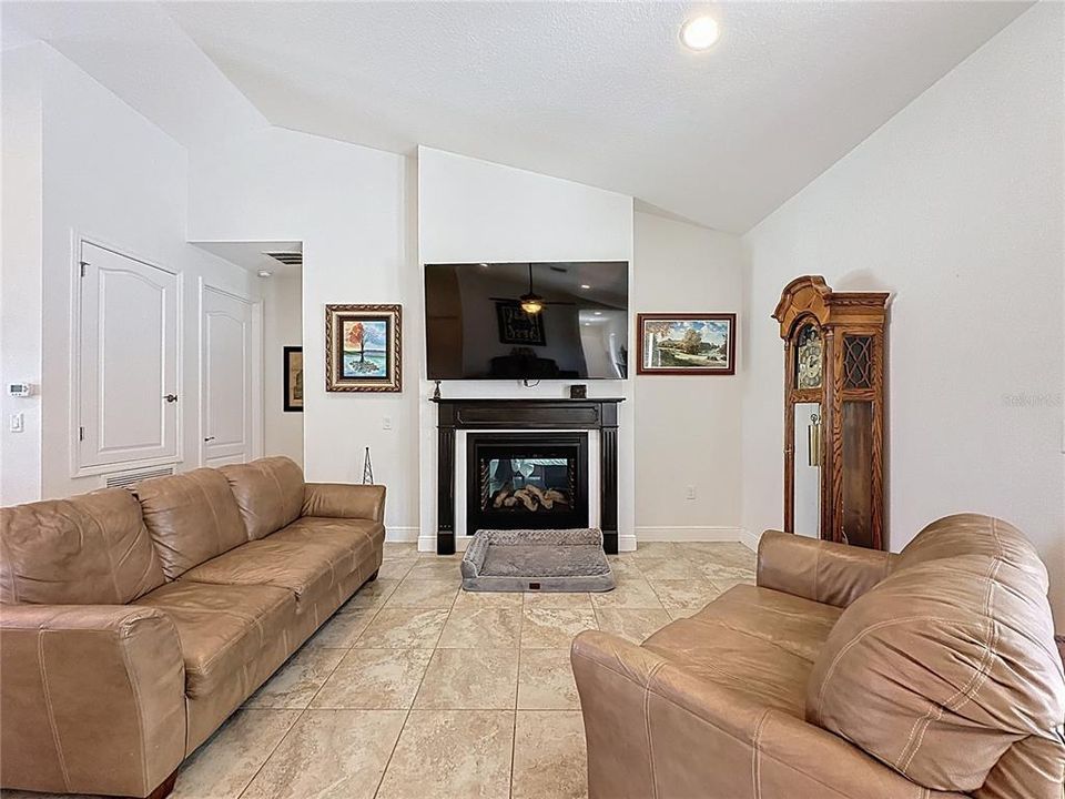 На продажу: $1,065,000 (4 спален, 3 ванн, 2221 Квадратных фут)