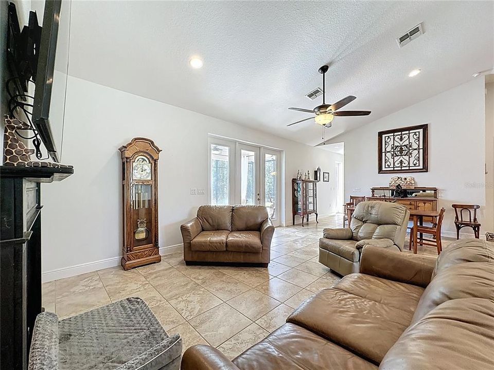 На продажу: $1,065,000 (4 спален, 3 ванн, 2221 Квадратных фут)