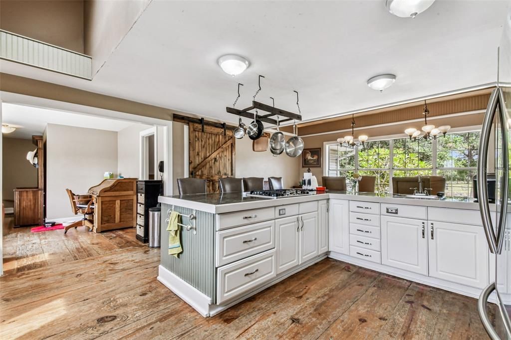 На продажу: $975,000 (5 спален, 4 ванн, 4418 Квадратных фут)