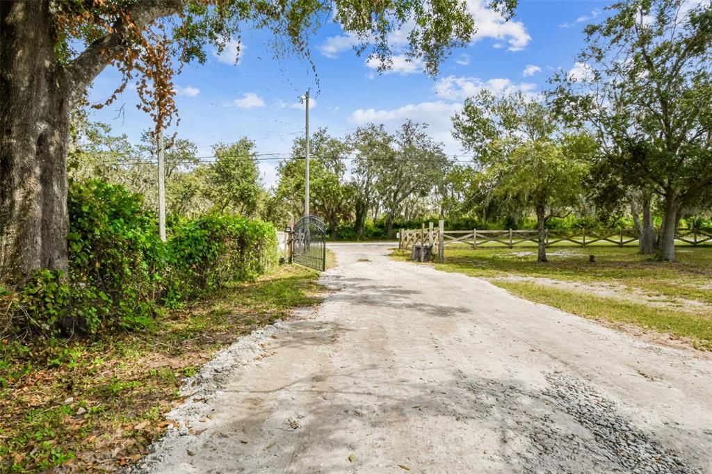 На продажу: $975,000 (5 спален, 4 ванн, 4418 Квадратных фут)