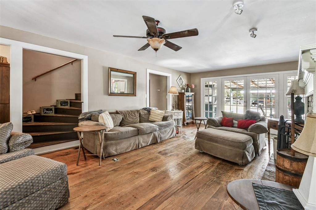 На продажу: $975,000 (5 спален, 4 ванн, 4418 Квадратных фут)