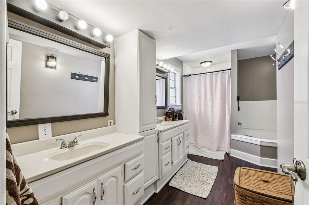 На продажу: $975,000 (5 спален, 4 ванн, 4418 Квадратных фут)