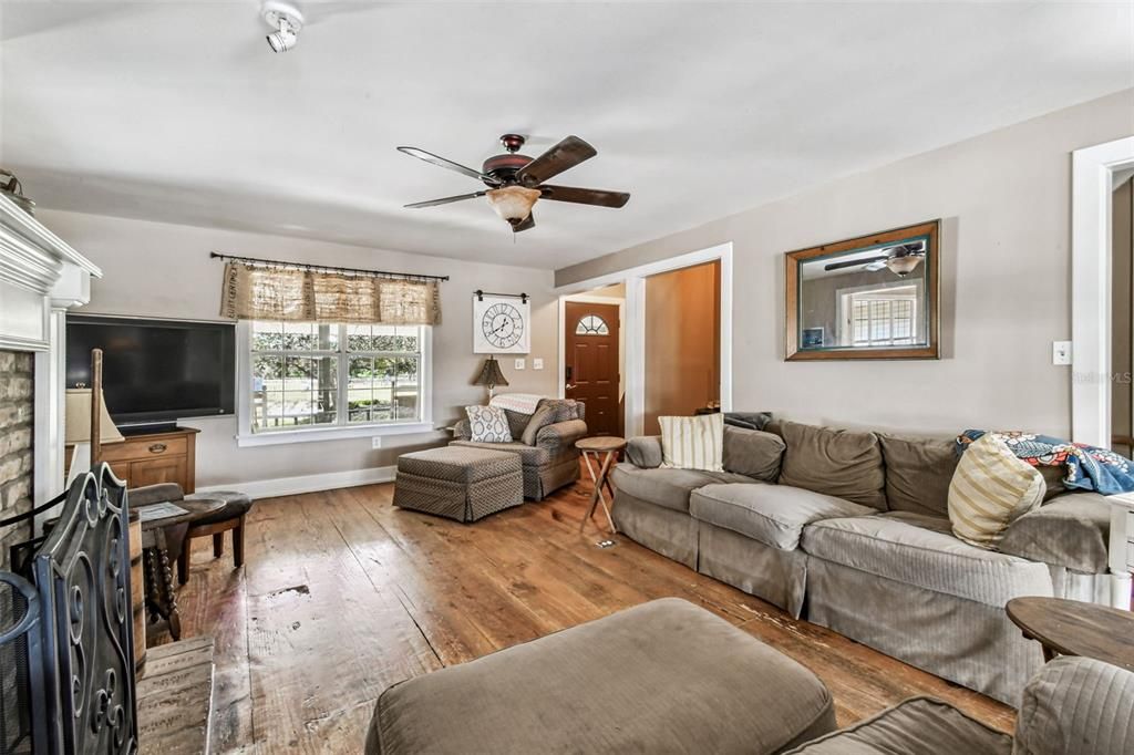 На продажу: $975,000 (5 спален, 4 ванн, 4418 Квадратных фут)