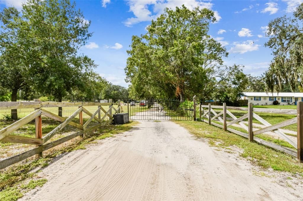 На продажу: $975,000 (5 спален, 4 ванн, 4418 Квадратных фут)