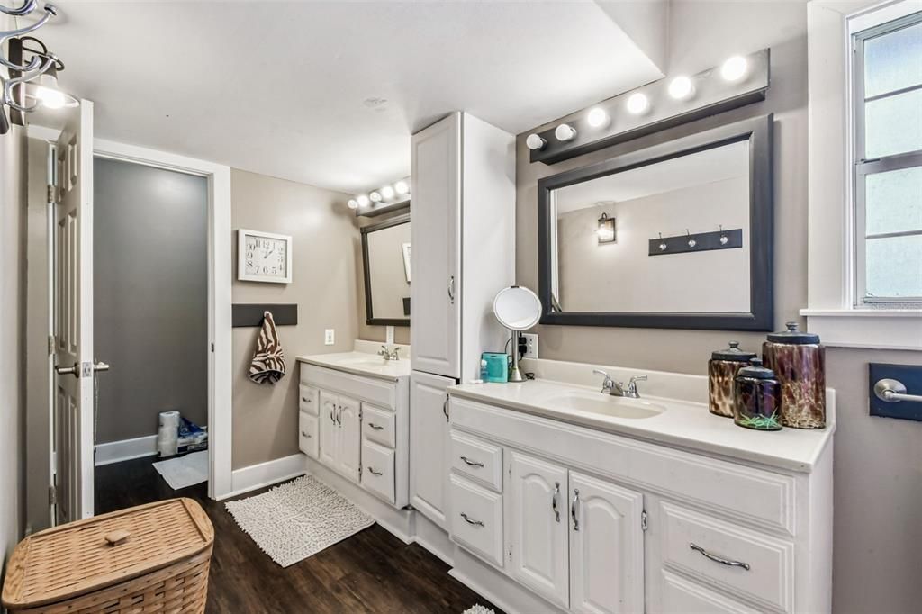 На продажу: $975,000 (5 спален, 4 ванн, 4418 Квадратных фут)