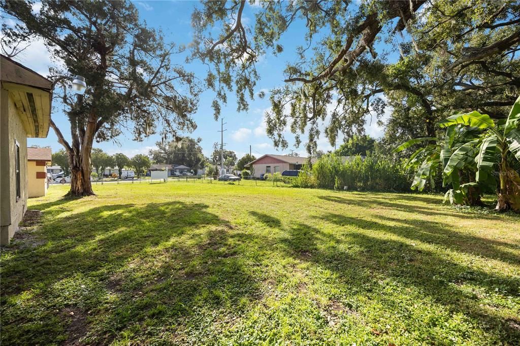 待售: $550,000 (8 贝兹, 0 浴室, 2041 平方英尺)