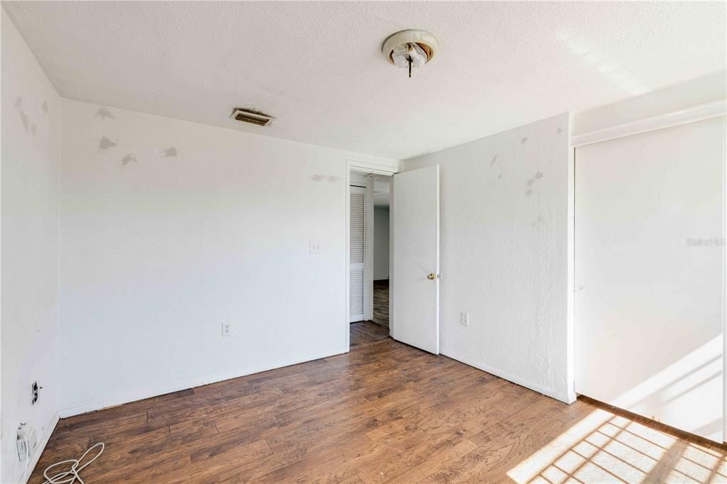 待售: $550,000 (8 贝兹, 0 浴室, 2041 平方英尺)