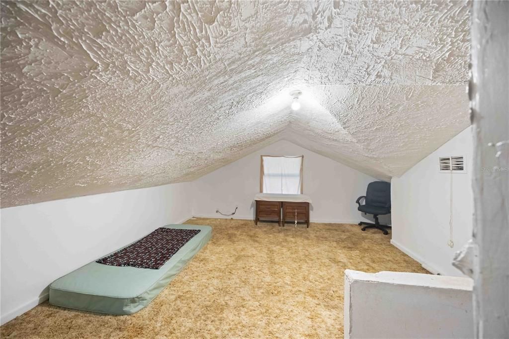 待售: $550,000 (8 贝兹, 0 浴室, 2041 平方英尺)