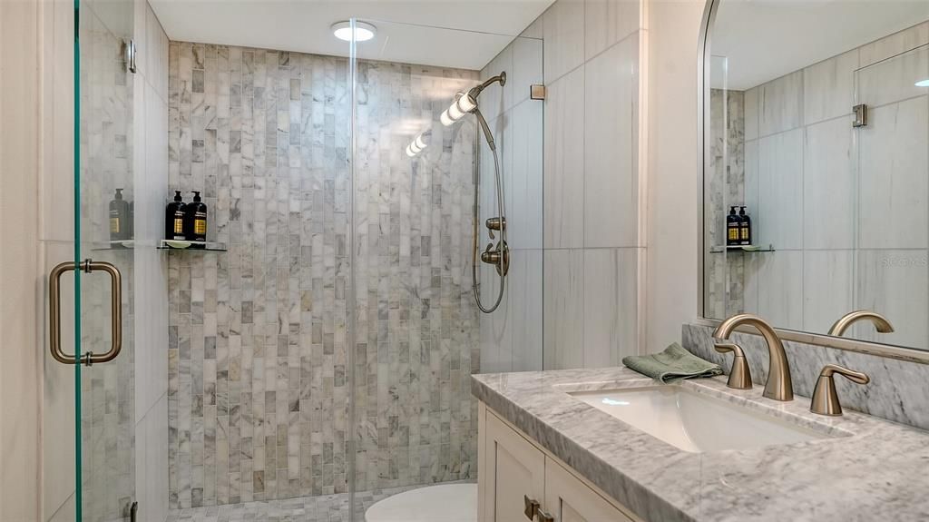 出租: $9,000 (2 贝兹, 2 浴室, 1561 平方英尺)